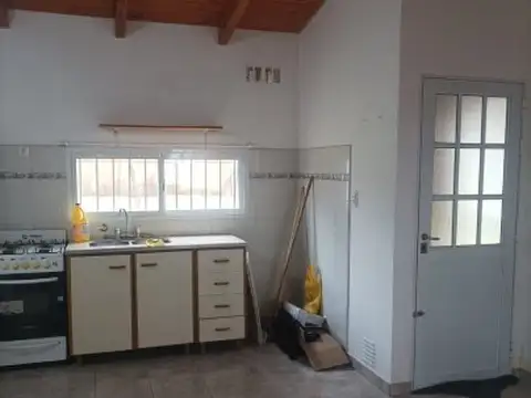 Casa en Alquiler con 2 cocheras