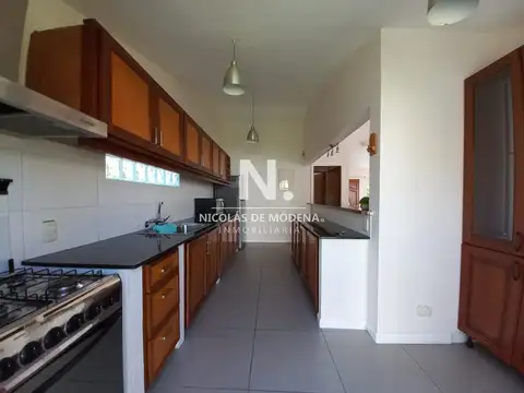 Casa 5 ambientes con 3 baños