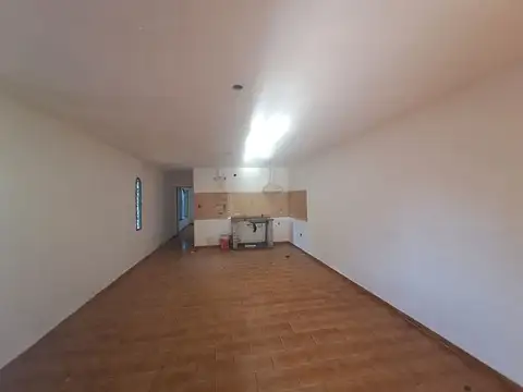 Casa 4 ambientes con 1 baño