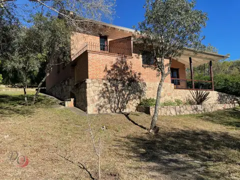 Casa en venta en Cuesta Blanca- AMPLIO PARQUE