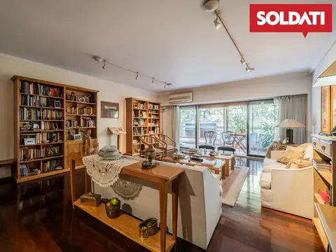 Venta - 4 ambientes con dependencia y cochera fija - Recoleta