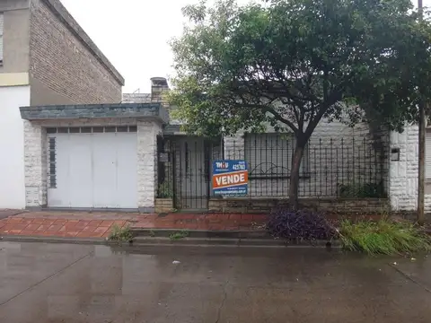 Casa de 2 dormitorios, recepcion, living comedor, cocina comedor, escritorio, íntimo, baño, lavadero