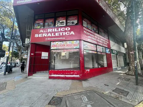 EXCELENTE LOCAL EN ESQUINA SOBRE AVENIDA JUAN B. JUSTO - SIN EXPENSAS