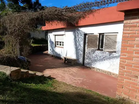 Casa 6 ambientes con 2 baños