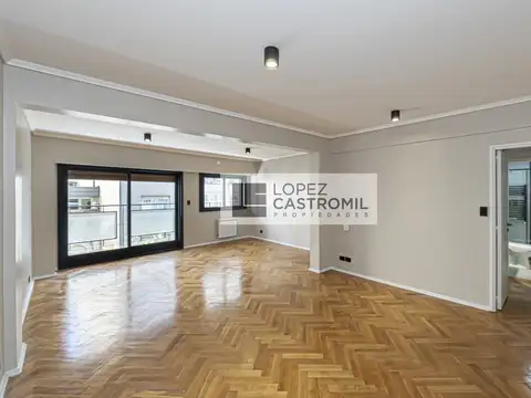 SEMIPISO DE REVISTA! Balcón con vista abierta! TODO A NUEVO! Todo luz y sol! Cochera! ÚNICO! OPORT!