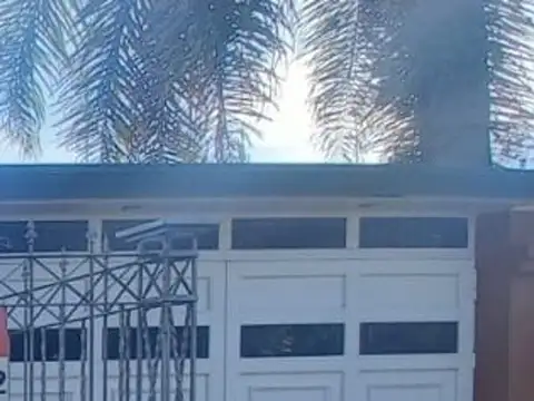 Casa 9 ambientes con 1 baño