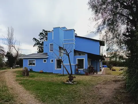 VENTA CASA 4 DORM PQE AMPLIO