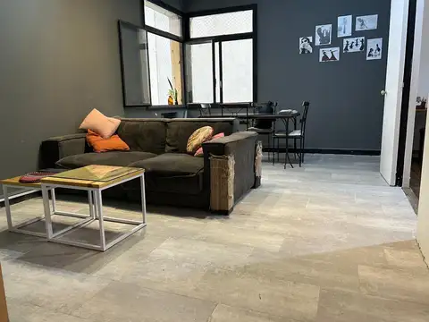 Tres ambientes con dependencia y dos patios propios grandes