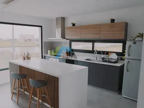 Casa 5 ambientes con 3 baños