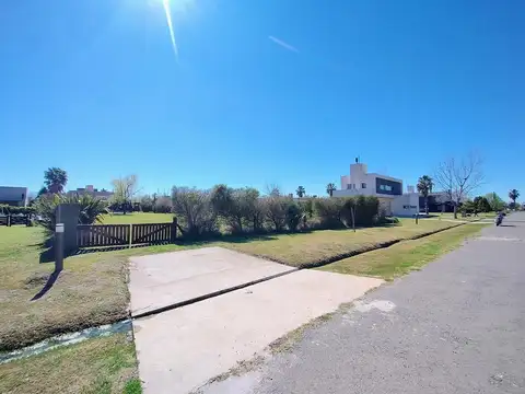 SE VENDE GRAN TERRENO EN PUERTO ROLDÁN