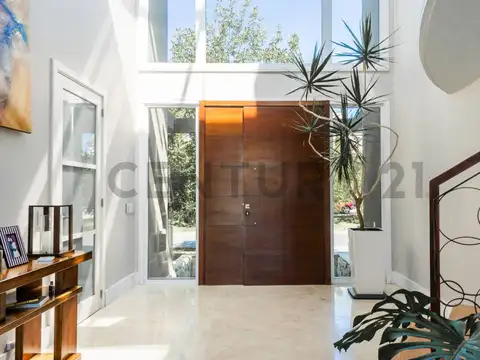 Casa 7 ambientes con 5 baños