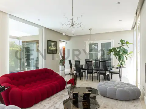 Casa en Venta con 4 cocheras