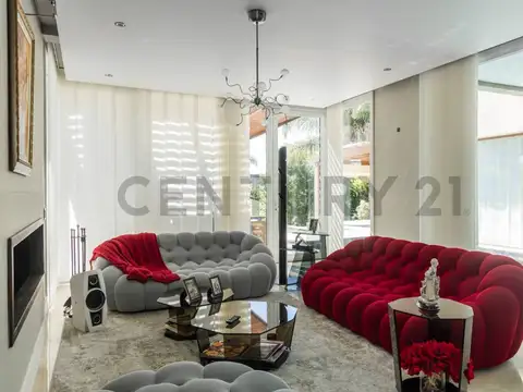 Casa en Venta con 4 cocheras