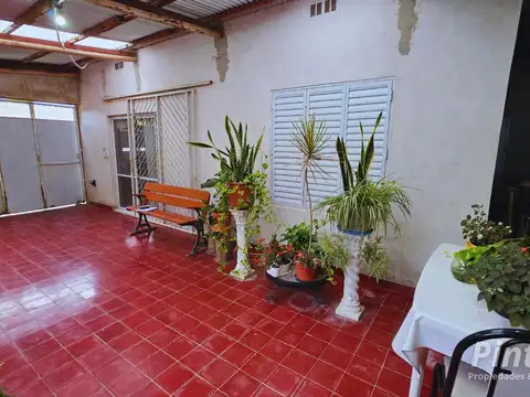 Casa 6 ambientes con 2 baños