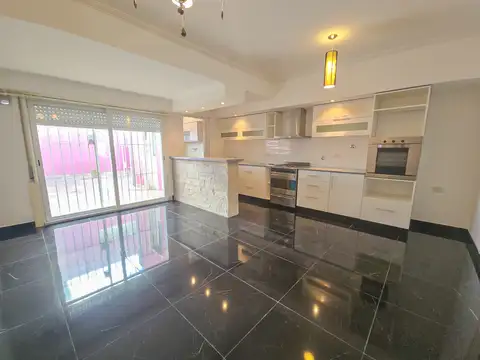 Dúplex 4 amb. con balcón y terraza - Olavarría y Larrea