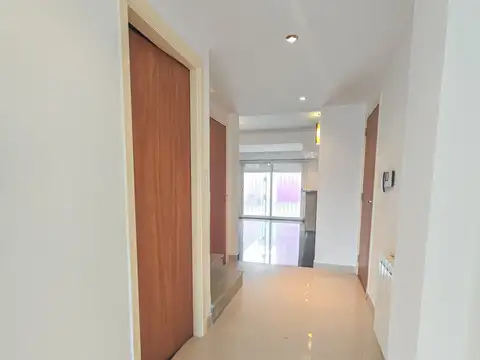 Dúplex 4 amb. con balcón y terraza - Olavarría y Larrea
