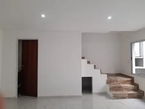 PH EN ALQUILER EN REMEDIOS DE ESCALADA