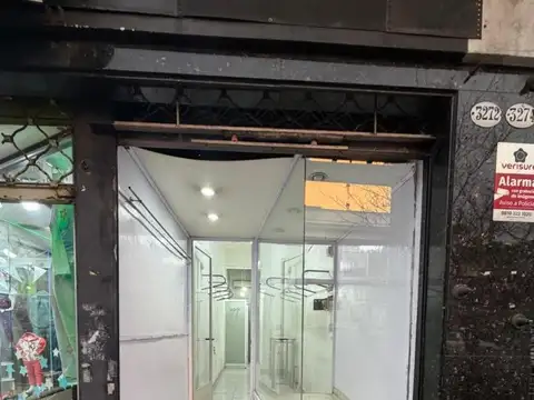 LOCAL 20m2 de 2x10 CON VIDRIERA Y PERCIANA