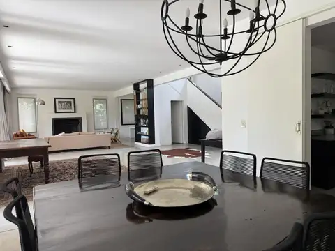 Casa en Alquiler Temporal con 2 cocheras