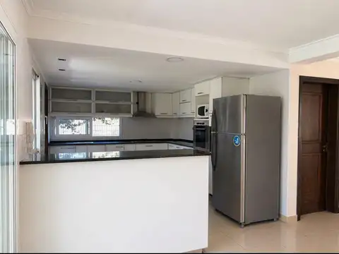 Casa 6 ambientes con 3 baños
