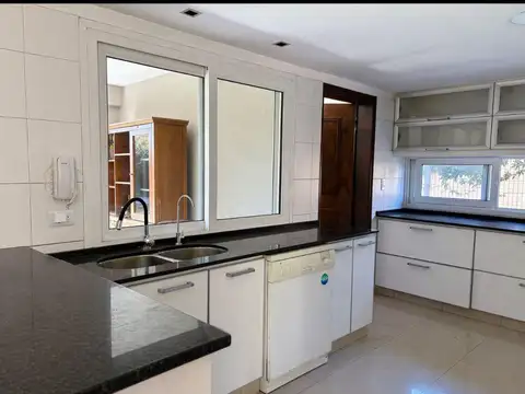 Casa en Alquiler al Oeste