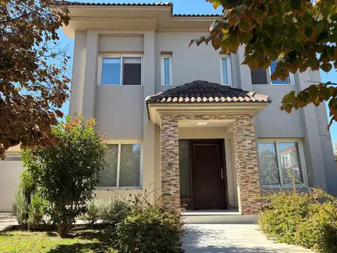 Casa en alquiler en Barrio Privado La Barraca