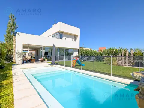 VENTA · CASA ·  4 DORMITORIOS · QUINCHO · PISCINA · APTA CREDITO · FUNES