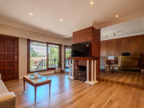 Casa 5 ambientes con 3 baños