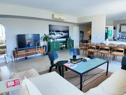 Departamento 4 ambientes con 2 baños