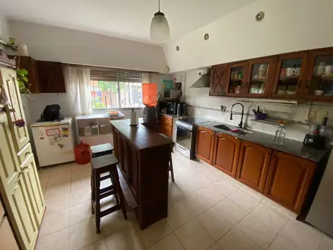 Casa en Venta con 5 cocheras