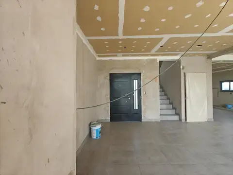 Casa en Venta con 4 cocheras