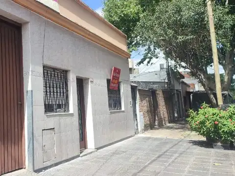 Departamento tipo casa en venta en Caseros