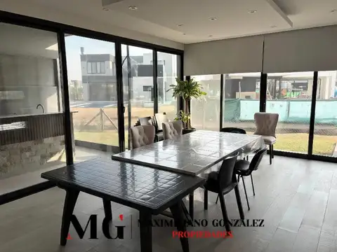 Casa en Venta con 1 cochera