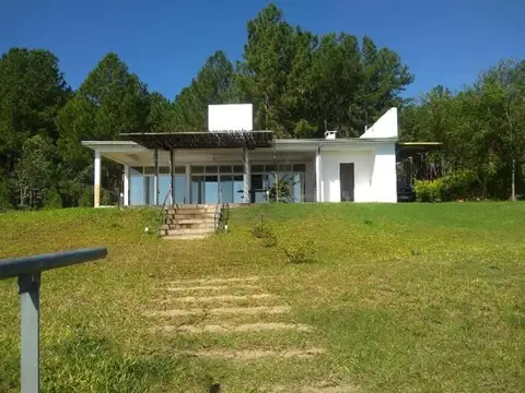 Espectacular Casa sobre el Río en San Gara, Ituzaingó