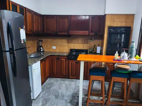 Casa 5 ambientes con 2 baños