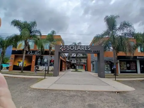 PLAZA CENTRAL EN UN IMPORTANTE COMPLEJO EN ALVAREZ
