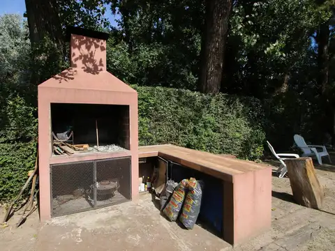 VENTA  CASA quinta 2 AMB + cocheras + pileta - ACEPTA PERMUTA