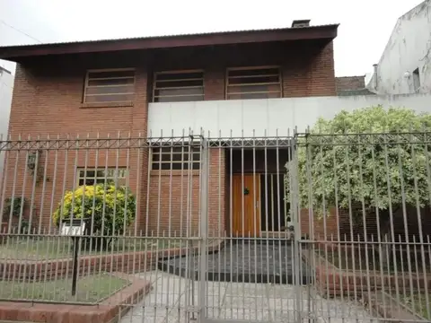 Chalet De Categoría En Villa Sarmiento
