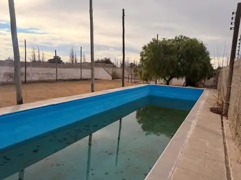 VENDO CASA EN MAIPU CON QUINCHO Y PILETA