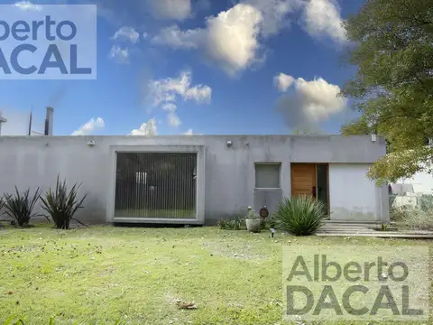 Casa en San Joaquin desarrollada en planta baja 3 dorm, parque pileta