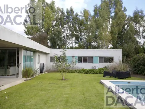 Casa en San Joaquin desarrollada en planta baja 3 dorm, parque pileta