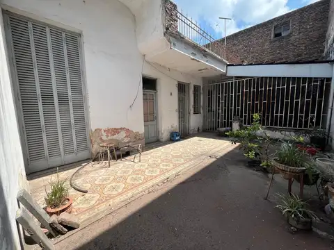 EN VENTA - CASA DE PASILLO A RECICLAR - LUIS AGOTE, ROSARIO.