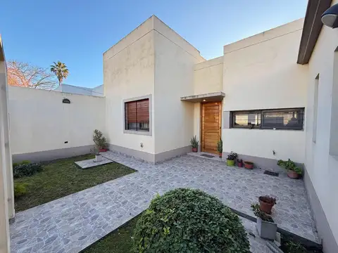 Casa en Venta calle 519 entre 212 y 213 Abasto