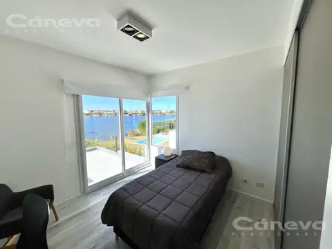 Casa 7 ambientes con 5 baños