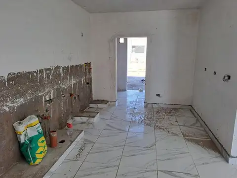 Casa 4 ambientes con 2 baños