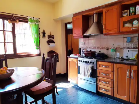 Casa 5 ambientes con 2 baños