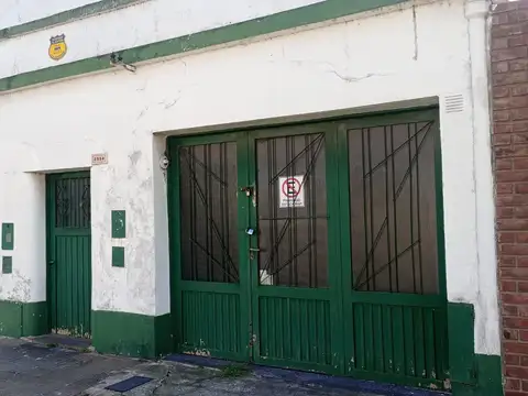 EN VENTA - CASA A RECICLAR - BARRIO PARQUE CASADO
