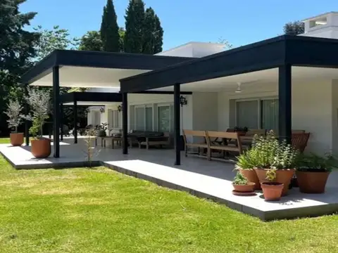 Casa en Alquiler Temporal con 4 cocheras