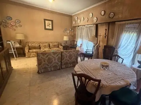 Casa en Venta con 3 cocheras