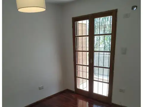 David Luque 1100, Piso PB